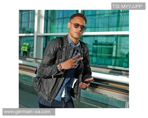 国外足球明星日常穿搭风格解析时尚潮流与个性展示 国外足球明星日常穿搭风格解析时尚潮流与个性展示