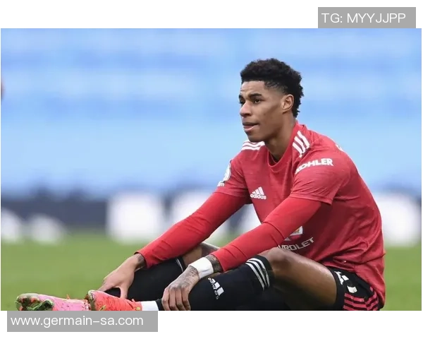 足球明星傻笑背后的故事揭秘他为何总是面带微笑引发球迷热议 足球明星傻笑背后的故事揭秘他为何总是面带微笑引发球迷热议