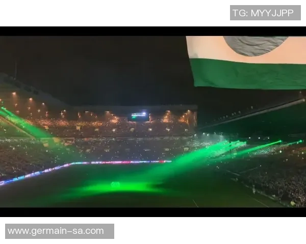 足球明星私人看台独特瞬间揭秘球场背后的奢华生活与激情时刻 足球明星私人看台独特瞬间揭秘球场背后的奢华生活与激情时刻