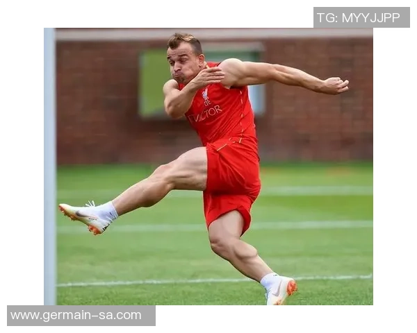 足球明星腹肌大揭秘强健身材训练视频带你领略运动魅力与健康生活 足球明星腹肌大揭秘强健身材训练视频带你领略运动魅力与健康生活