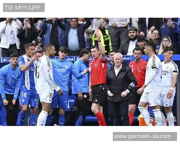 近期备受瞩目的足球明星有哪些他们的表现如何引发了球迷热议 近期备受瞩目的足球明星有哪些他们的表现如何引发了球迷热议